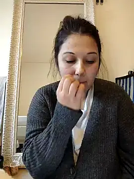 Snapshot of minette-sexy chatting on December 2024 03:06:02 PM minette-sexy online show from December 2024 03:06:02 PM