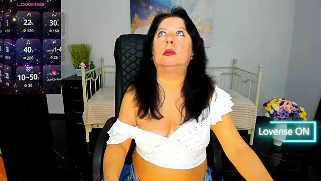 Julia Dean online show from May 2026 11:50:01 AM