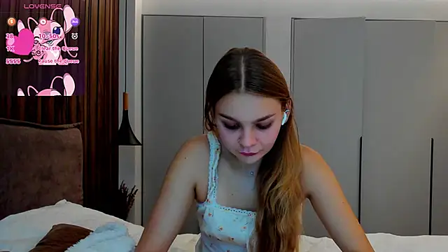 Molly sweetie online show from October 2025 07:10:02 AM