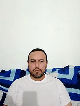 Snapshot of ElSunEagle chatting on September 2025 03:45:02 AM ElSunEagle online show from September 2025 03:45:02 AM