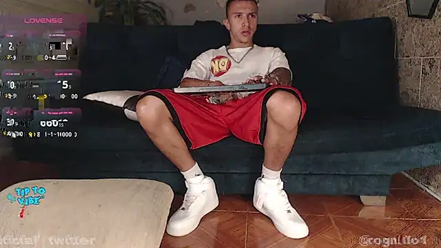 Snapshot of rogert_xx chatting on December 2024 12:41:01 AM rogert xx online show from December 2024 12:41:01 AM