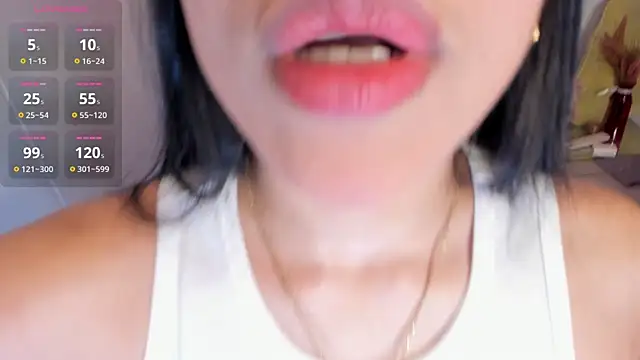 hellensexy online show from April 2026 05:32:01 PM