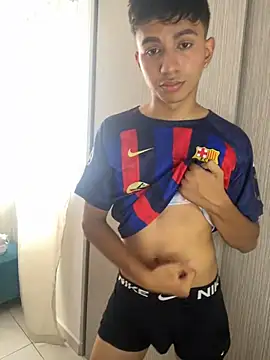 Snapshot of Leonarrrd_01 chatting on December 2024 06:12:01 PM Leonarrrd 01 online show from December 2024 06:12:01 PM