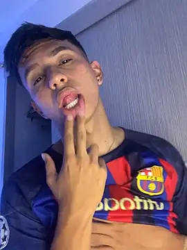 Snapshot of Leonarrrd_01 chatting on February 2025 02:33:01 AM Leonarrrd 01 online show from February 2025 02:33:01 AM