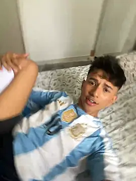 Snapshot of Leonarrrd_01 chatting on February 2025 07:58:02 PM Leonarrrd 01 online show from February 2025 07:58:02 PM