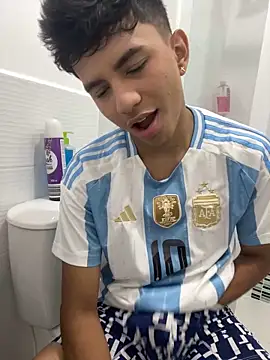 Snapshot of Leonarrrd_01 chatting on March 2025 03:17:01 AM Leonarrrd 01 online show from March 2025 03:17:01 AM