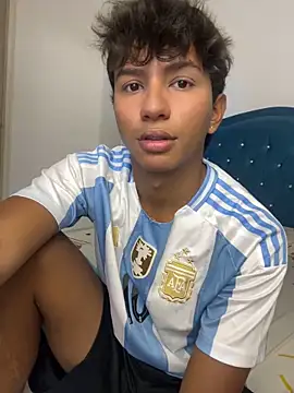 Snapshot of Leonarrrd_01 chatting on September 2025 11:28:02 PM Leonarrrd 01 online show from September 2025 11:28:02 PM