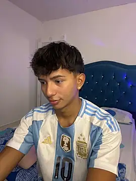 Snapshot of Leonarrrd_01 chatting on October 2025 10:30:01 PM Leonarrrd 01 online show from October 2025 10:30:01 PM