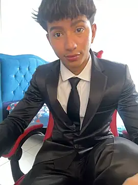 Snapshot of Leonarrrd_01 chatting on November 2025 06:19:01 PM Leonarrrd 01 online show from November 2025 06:19:01 PM