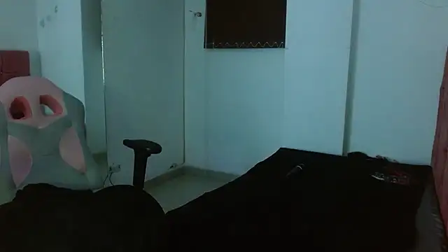 miahernadez303av online show from February 2025 09:00:02 AM