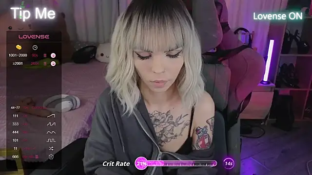 Snapshot of Kerry_Kirk chatting on October 2025 10:28:02 PM Kerry Kirk online show from October 2025 10:28:02 PM