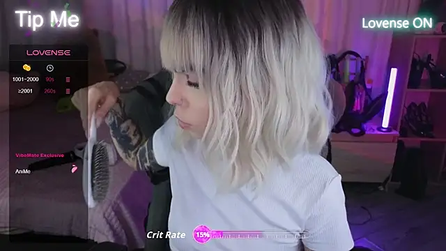 Snapshot of Kerry_Kirk chatting on October 2025 08:40:01 PM Kerry Kirk online show from October 2025 08:40:01 PM