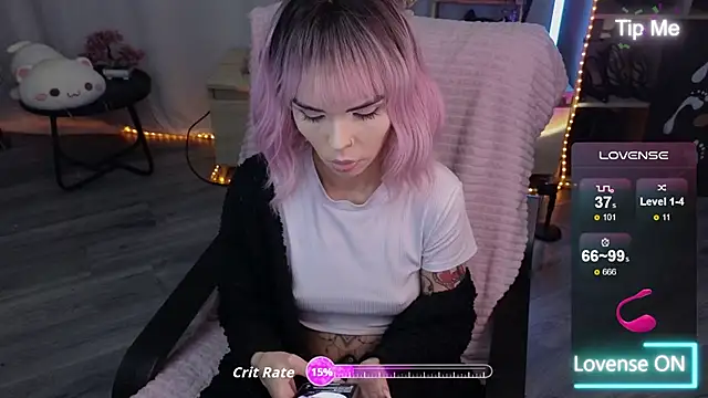 Snapshot of Kerry_Kirk chatting on November 2025 04:40:02 PM Kerry Kirk online show from November 2025 04:40:02 PM