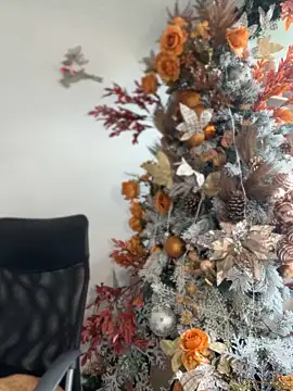 Snapshot of ValerieHilton chatting on December 2024 08:29:01 PM ValerieHilton online show from December 2024 08:29:01 PM