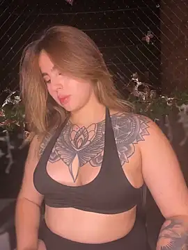 Snapshot of ValerieHilton chatting on January 2025 12:42:02 AM ValerieHilton online show from January 2025 12:42:02 AM