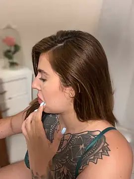 Snapshot of ValerieHilton chatting on March 2025 01:02:02 AM ValerieHilton online show from March 2025 01:02:02 AM