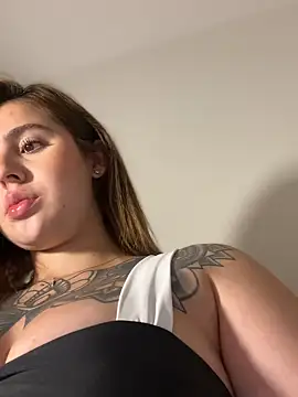 Snapshot of ValerieHilton chatting on March 2025 12:51:01 AM ValerieHilton online show from March 2025 12:51:01 AM