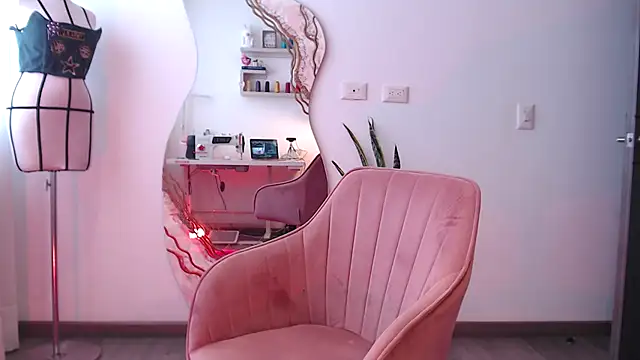 Snapshot of chloebritto chatting on December 2024 01:12:02 PM chloebritto online show from December 2024 01:12:02 PM