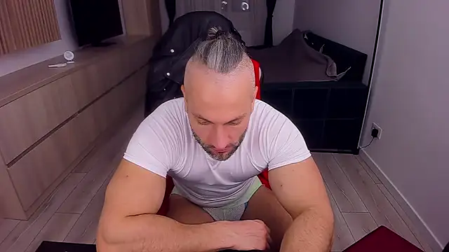 MarisMuscle online show from March 2025 07:16:02 PM