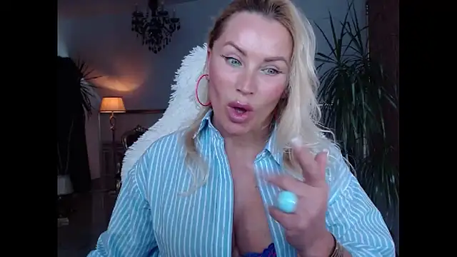 Snapshot of eyesangel22 chatting on December 2024 09:57:01 AM eyesangel22 online show from December 2024 09:57:01 AM