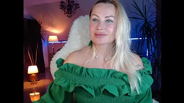 Snapshot of eyesangel22 chatting on December 2024 06:21:01 AM eyesangel22 online show from December 2024 06:21:01 AM