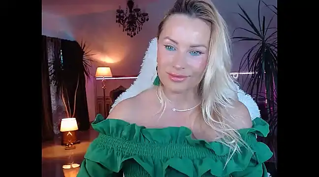 Snapshot of eyesangel22 chatting on December 2024 07:02:02 AM eyesangel22 online show from December 2024 07:02:02 AM