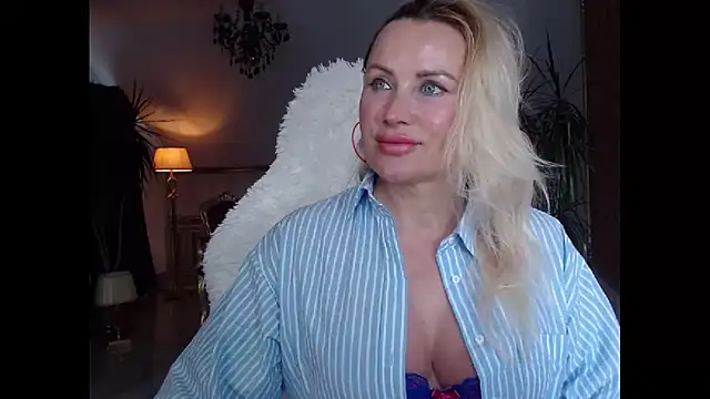 Snapshot of eyesangel22 chatting on December 2024 10:42:02 AM eyesangel22 online show from December 2024 10:42:02 AM