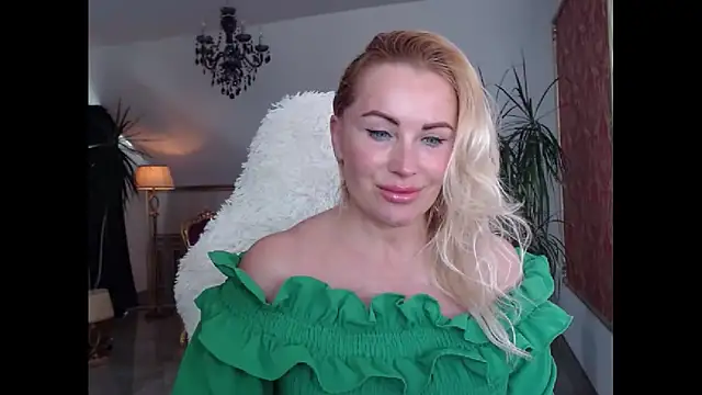 Snapshot of eyesangel22 chatting on December 2024 12:42:01 PM eyesangel22 online show from December 2024 12:42:01 PM