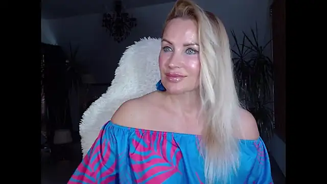 Snapshot of eyesangel22 chatting on January 2025 12:52:01 PM eyesangel22 online show from January 2025 12:52:01 PM