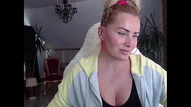 Snapshot of eyesangel22 chatting on January 2025 12:24:01 PM eyesangel22 online show from January 2025 12:24:01 PM