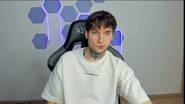 Snapshot of Chris_Tyson chatting on December 2024 03:29:02 AM Chris Tyson online show from December 2024 03:29:02 AM