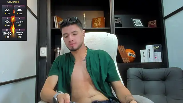 EdwardRoss  online show from March 2025 08:08:01 PM