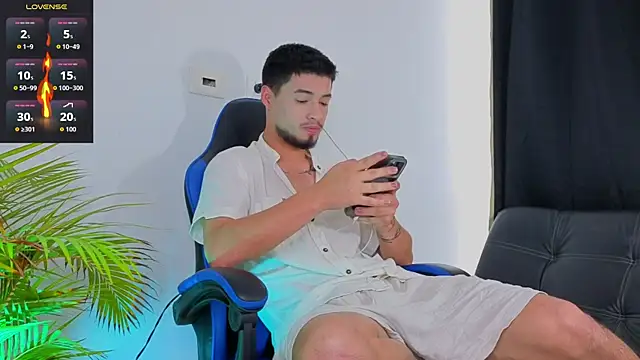 EdwardRoss  online show from November 2025 09:00:02 PM