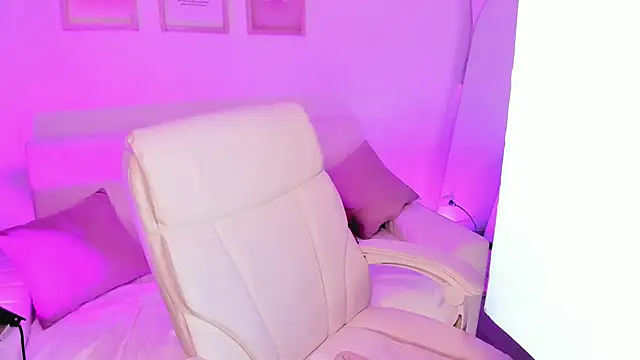 Snapshot of Steff_London chatting on February 2025 03:34:02 AM Steff London online show from February 2025 03:34:02 AM