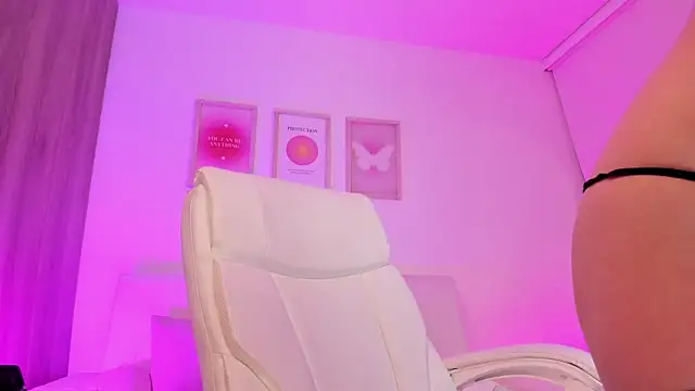 Snapshot of Steff_London chatting on March 2025 12:19:01 AM Steff London online show from March 2025 12:19:01 AM