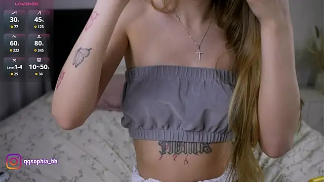 Snapshot of ErinLewist chatting on November 2025 01:08:02 AM ErinLewist online show from November 2025 01:08:02 AM