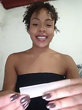 Julia Pretinha online show from May 2026 01:00:01 AM