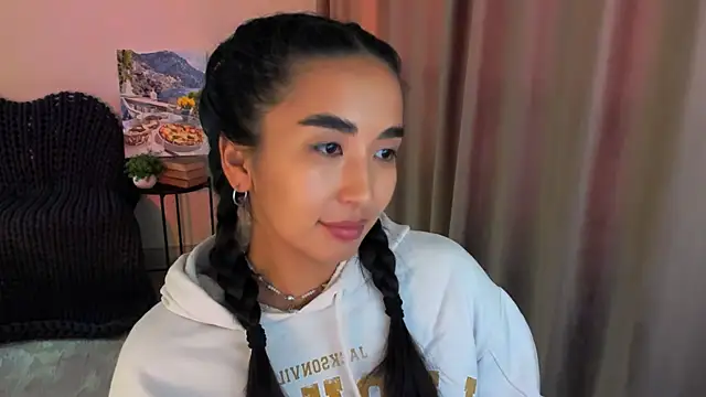 worldofkim online show from March 2025 01:07:02 PM