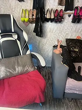 Luiza Hammer online show from June 2026 01:22:01 PM