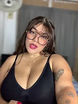 Snapshot of Michellesexxy chatting on December 2024 03:50:02 AM Michellesexxy online show from December 2024 03:50:02 AM