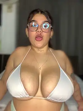 Snapshot of Michellesexxy chatting on January 2025 02:57:01 AM Michellesexxy online show from January 2025 02:57:01 AM