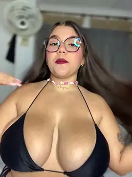 Snapshot of Michellesexxy chatting on January 2025 02:26:01 AM Michellesexxy online show from January 2025 02:26:01 AM