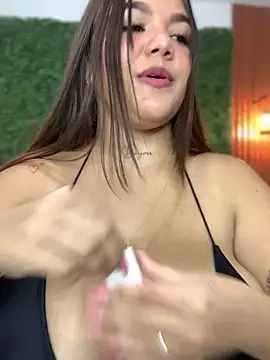 Snapshot of Michellesexxy chatting on February 2025 03:43:01 AM Michellesexxy online show from February 2025 03:43:01 AM