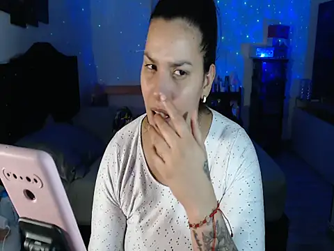 Snapshot of CarolinaRincon chatting on November 2025 11:37:01 PM CarolinaRincon online show from November 2025 11:37:01 PM