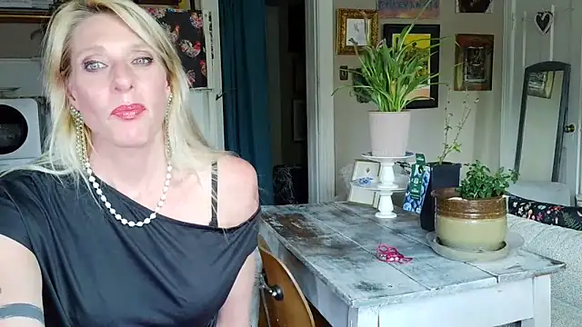 Glamazonx online show from May 2026 09:55:01 PM