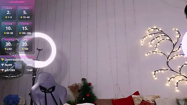 Snapshot of Britney_Lynch chatting on December 2024 03:33:02 AM Britney Lynch online show from December 2024 03:33:02 AM