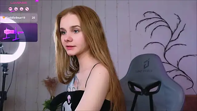 Snapshot of Britney_Lynch chatting on January 2025 12:14:02 AM Britney Lynch online show from January 2025 12:14:02 AM