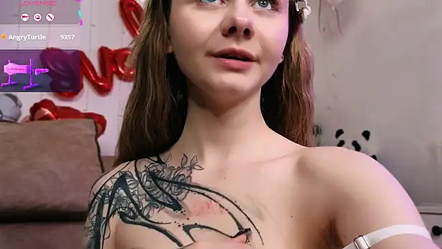 Snapshot of Britney_Lynch chatting on January 2025 03:33:02 AM Britney Lynch online show from January 2025 03:33:02 AM