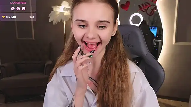 Snapshot of Britney_Lynch chatting on February 2025 12:17:01 AM Britney Lynch online show from February 2025 12:17:01 AM