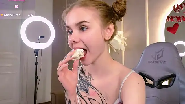 Snapshot of Britney_Lynch chatting on February 2025 03:37:01 AM Britney Lynch online show from February 2025 03:37:01 AM